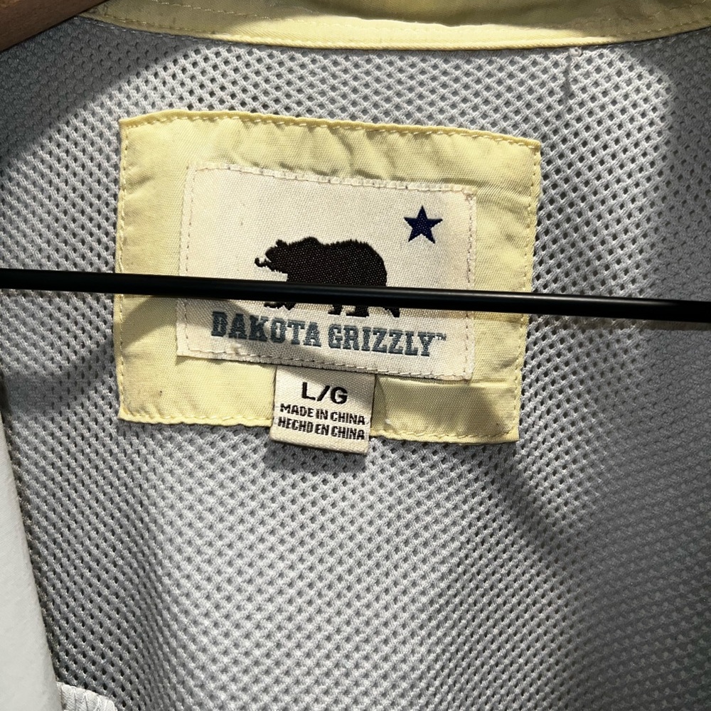 Men’s button down Dakota Grizzly.